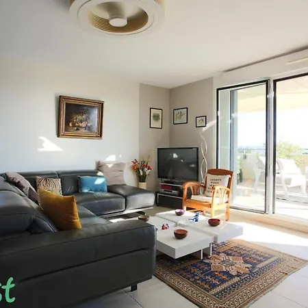 Modernite & Vue Sainte Victoire Apartment